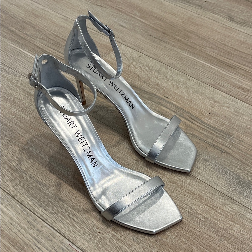 NWT Stuart Weitzman Metallic Silver Heels Size 9